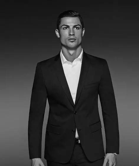 争议判罚点燃全场，两队差点动手（争议吹罚引爆火药味，双方险些爆发冲突）