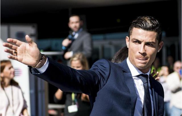 9次扑救力保零封，弗莱肯当选曼城vs勒沃库森全场最佳（狂揽9次扑救零封，弗莱肯加冕曼城对勒沃库森全场最佳）