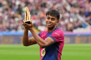 柏林联合0-0弗赖堡，场面火爆，两队8人染黄（柏林联合0-0战平弗赖堡，火药味十足，两队共领8黄）