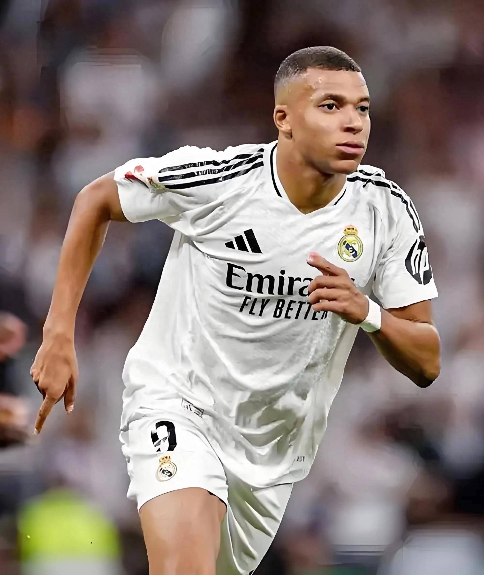 巴列卡诺前锋：为波兰效力将是种荣誉，不知能否实现（巴列卡诺前锋称代表波兰是荣誉，但能否成行仍未知）