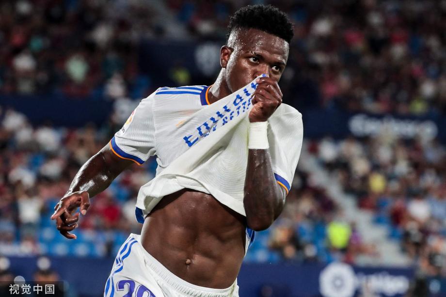 六边形战士！广东小外援奎恩火力全开豪取29分6篮板7助攻5抢断（全能爆发！广东小外援奎恩轰下29分6篮板7助攻5抢断）