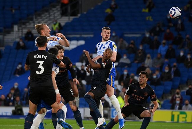 中超俱乐部欠薪问题严峻，准入审核难度大，职业化进程仍不完善。（中超俱乐部欠薪普遍，准入门槛提升，职业化建设仍待完善）