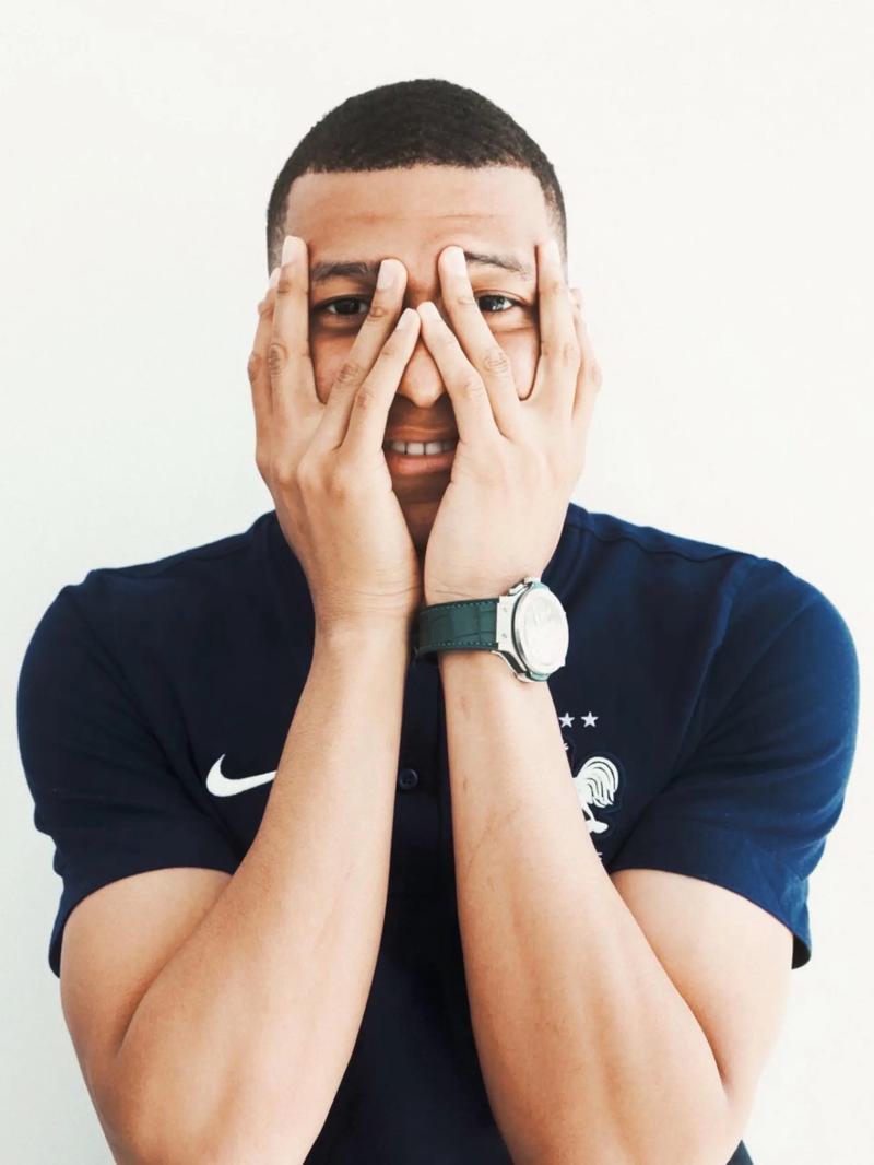 英媒：一名苏格兰球员膝盖受伤等待救护车近10小时，政府道歉（英媒：苏格兰一球员膝伤等待救护车近10小时，政府致歉）