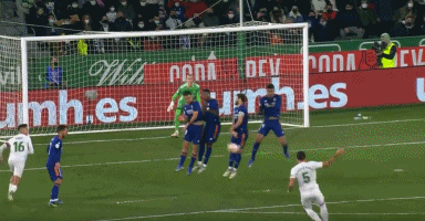 转会传闻，新闻：阿森纳盯上法兰克福的巴霍亚（阿森纳盯上法兰克福巴霍亚：最新转会消息）